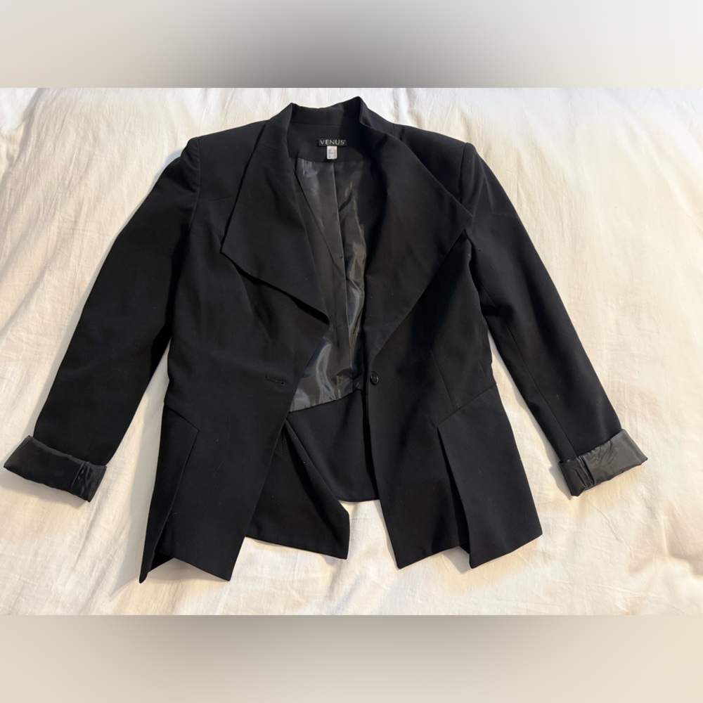 VENUS Classic Black Women's Blazer